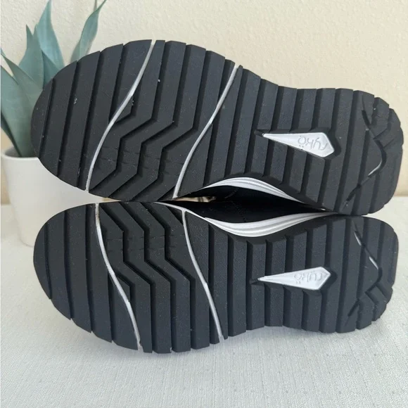 Ryka All Access Black Leather/Textile Winter Boots with White Soles - Picture 11 of 11